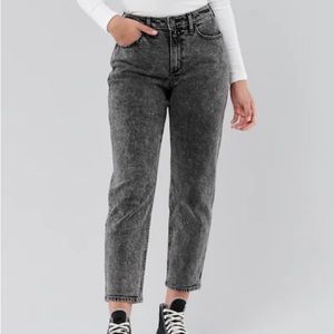 Hollister Curvy High Rise Mom Jeans Black 3 Short